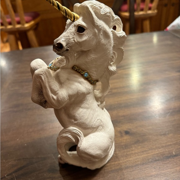Flawless Vintage 1990’s White Winstone Unicorn Family set of 4 - Picture 7 of 17